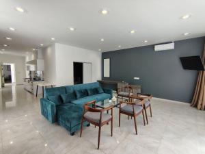 TV a/nebo společenská místnost v ubytování White Boutique Hotel and Residences