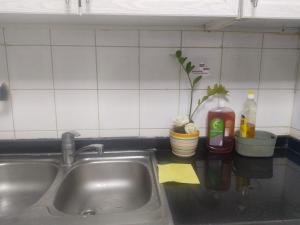 Η κουζίνα ή μικρή κουζίνα στο thrifty regular room for 2 to 4