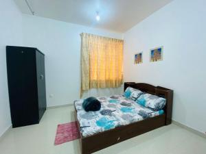 Ένα ή περισσότερα κρεβάτια σε δωμάτιο στο thrifty regular room for 2 to 4