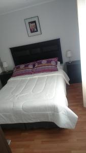 Un pat sau paturi într-o cameră la Hotel con C