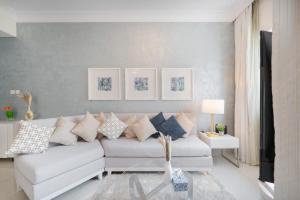 Гостиная зона в Damac Maison Apartment- Steps from Dubai Mall