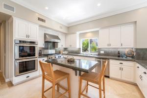 Nhà bếp/bếp nhỏ tại Oceanview Oasis