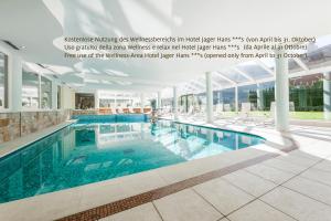 Bazén v ubytovaní Residence Grünwald alebo v jeho blízkosti