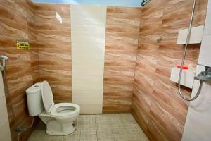 Ένα μπάνιο στο RedDoorz near Jalan Angsana Lubuk Linggau +7 φωτογραφίες