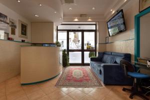 TV a/nebo společenská místnost v ubytování Parking Hotel Giardino