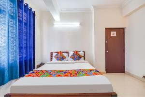 Ένα ή περισσότερα κρεβάτια σε δωμάτιο στο FabHotel Emirates Inn