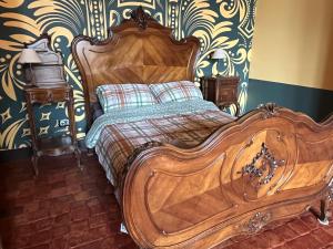 Ένα ή περισσότερα κρεβάτια σε δωμάτιο στο Chateau d'Albon - Chambres d'Hotes - Saint Andre d'Apchon