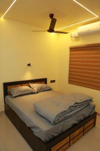 Postel nebo postele na pokoji v ubytování SJ Homes + 6 fotografií