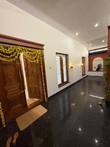 Fotografie z fotogalerie ubytování Rustic Ultra-Spacious 4BHK w Parking and Garden v destinaci Chikmagalūr