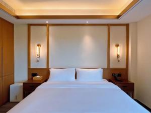 Ένα ή περισσότερα κρεβάτια σε δωμάτιο στο Floral Shefu Inn Rizhao Wanpingkou Dongyi Town Branch