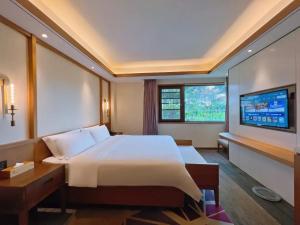 Μια τηλεόραση ή/και κέντρο ψυχαγωγίας στο Floral Shefu Inn Rizhao Wanpingkou Dongyi Town Branch