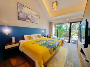 Μια τηλεόραση ή/και κέντρο ψυχαγωγίας στο Floral Shefu Inn Rizhao Wanpingkou Dongyi Town Branch