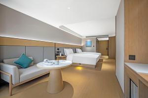 Giường trong phòng chung tại JI Hotel Chongqing Lianglukou Chongqing Center +60 ảnh