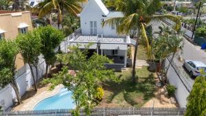 En have udenfor Villa Roche Noire with Pool- 4 mins from Beach