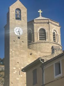 Фотография из галереи O Portes des HALLES 2 в городе Кавайон