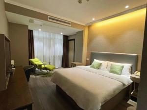 Ένα ή περισσότερα κρεβάτια σε δωμάτιο στο GreenTree Inn Yancheng Vehicle Administrative office Test Center Express Hotel