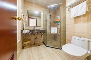 Ένα μπάνιο στο GreenTree Inn Yancheng Vehicle Administrative office Test Center Express Hotel