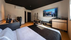 Μια τηλεόραση ή/και κέντρο ψυχαγωγίας στο Mitasuya Ryokan Hotel Gongju Donghaksa Temple by Aank