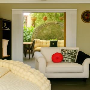 Χώρος καθιστικού στο Point Vernon King Garden Retreat