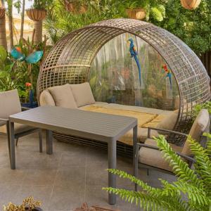 Χώρος καθιστικού στο Point Vernon King Garden Retreat