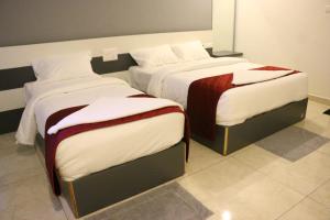 Ένα ή περισσότερα κρεβάτια σε δωμάτιο στο JayPriya Residency