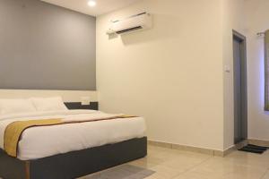 Ένα ή περισσότερα κρεβάτια σε δωμάτιο στο JayPriya Residency