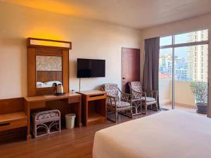 En eller flere senge i et værelse på Golden Beach Hotel Pattaya + 47 billeder