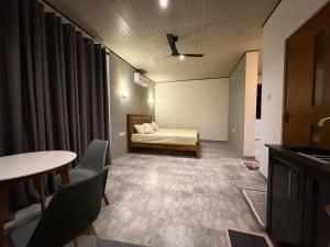 Postel nebo postele na pokoji v ubytování Wayside Loft