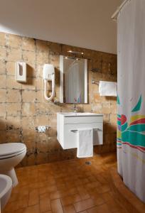 A bathroom at Parking Hotel Giardino