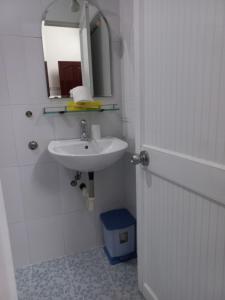 Phòng tắm tại Nhà nghỉ KIM VÀNG