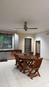 Fotografie z fotogalerie ubytování Razls Roomstay Kangar v destinaci Kangar