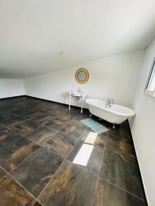 Ένα μπάνιο στο Chambre petite île