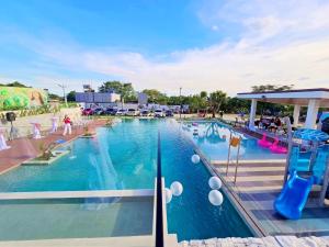 Πισίνα στο ή κοντά στο Antara Residences