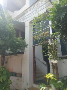 Budova, kde se chata nachází