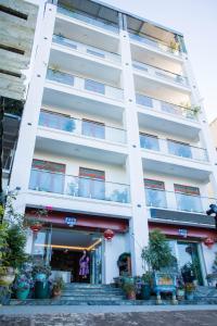 Tòa nhà nơi khách sạn tọa lạc