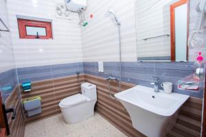 Phòng tắm tại Naka Hotel Mộc Châu - Lầu Anh Thái