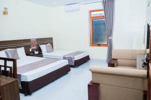 Giường trong phòng chung tại Naka Hotel Mộc Châu - Lầu Anh Thái
