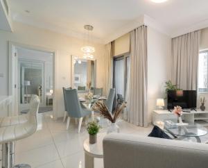 Гостиная зона в Damac Maison Apartment- Steps from Dubai Mall