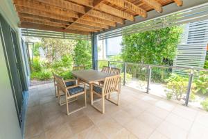 En balkon eller terrasse på Warragi 5 - Sleeps 8 - Pool - Ocean Views
