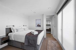 En eller flere senge i et værelse på East End Escape + 15 billeder