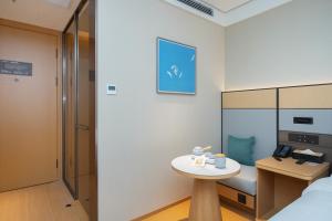 Η κουζίνα ή μικρή κουζίνα στο JI Hotel Shanghai Zaoji Road