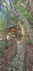 Un jardín fuera de Sigiriya Wild Cottages