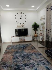 TV/trung tâm giải trí tại Najiha Homestay Gunung Ledang