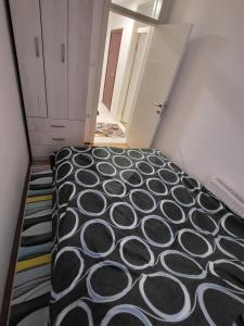 Ένα ή περισσότερα κρεβάτια σε δωμάτιο στο Apartman Magi