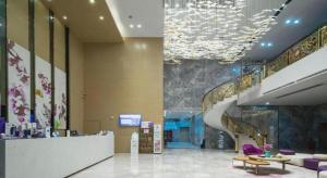 a lobby with a staircase in a building at Lavande Hotel·Zunyi Bozhou in Nanbai