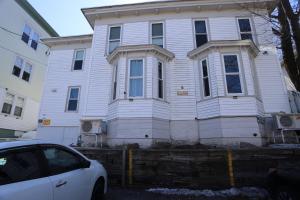 Tòa nhà nơi chỗ nghỉ nhà dân tọa lạc