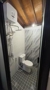 Ένα μπάνιο στο Ndalem Argupta by WISESA Hospitality +22 φωτογραφίες