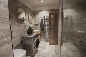 Ванная комната в Apartment 25 JAVOR - Rezidence & Wellnes +4 фотографии