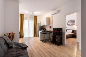 a living room with a couch and a table in it at Sika Jolly Apartment - cazare Arad - self check-in in Arad