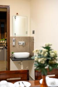 Koupelna v ubytování Urban Suites 3BHK Duplex in Central of Jaipur